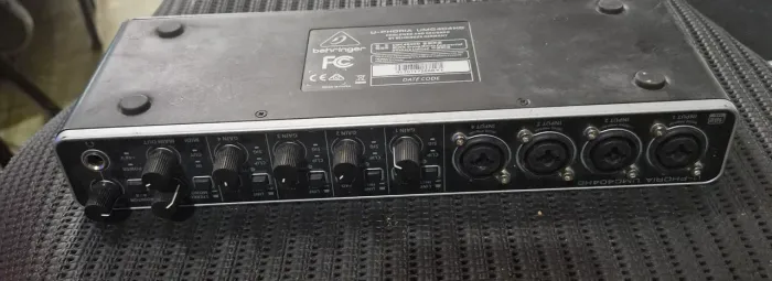 Interface de áudio Berhinger UMC 404 HD na Musical Brother