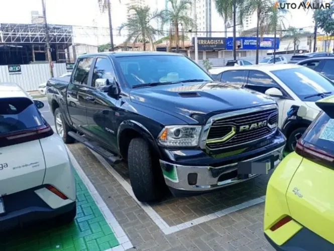 Ram Classic Laramie 5.7 V8 16V Gasolina 4X4 Aut. 2022