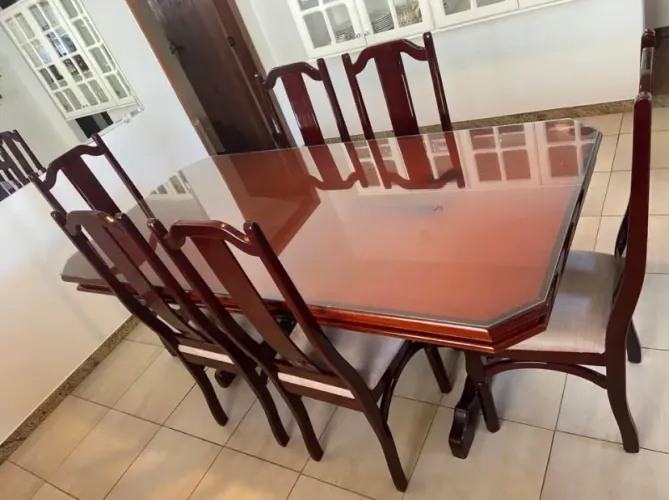 Mesa em Mogno 1,95x95 com 6 cadeiras