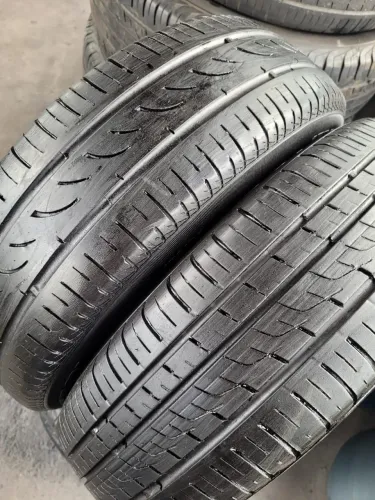 Par de pneus 175/65/14 Pirelli $200,00 (par).