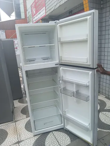 GELADEIRA MIDEA FROSFRE SEMI NOVA FUNCIONANDO PERFEITAMENTE 90 DIAS DE GARANTIA