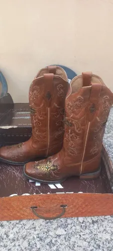 Bota western/cowtry goyases feminina