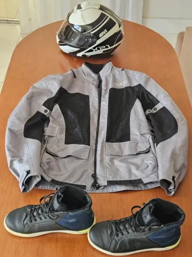 Jaqueta X11, Capacete Givi e Tênis Alpinestars