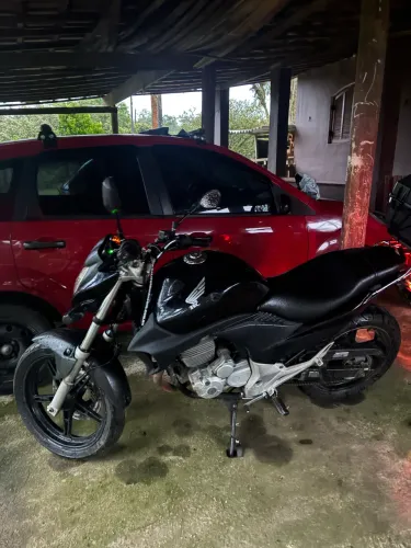 CB 300r, vendendo para quitar dívidas