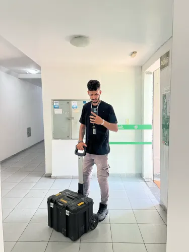 MONTADOR ESPECIALIZADO EM MONTAGEM E DESMONTAGEM