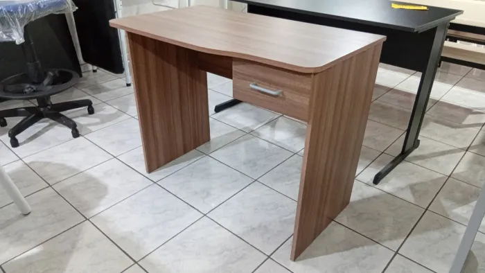 Escrivaninha 90x50cm nova