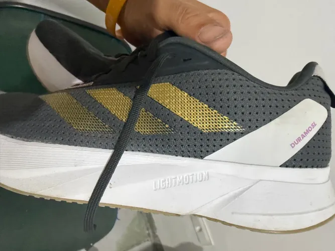 Tênis ? da adidas em ótimo estado pra vender