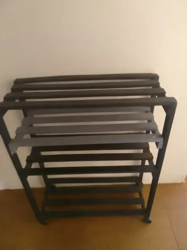 Vendo um armarinho multiuso_ feito de pinos 
