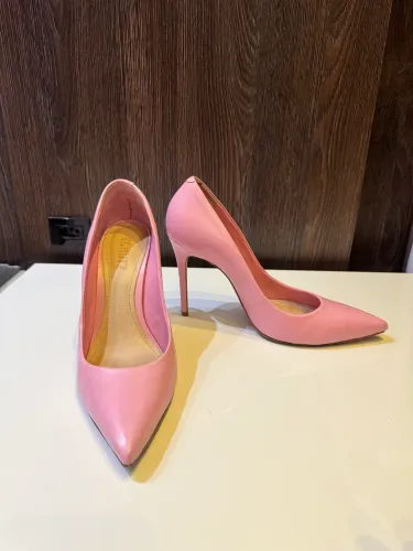 Scarpin Schütz 