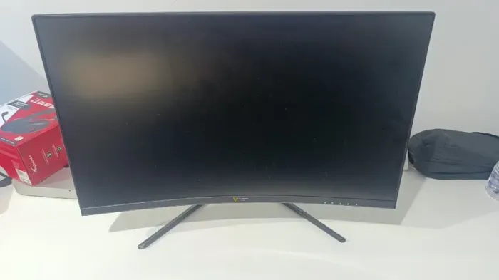 Monitor Gamer Husky Storm 27? Curvo 180Hz - Com Defeito - Para Peças ou Reciclagem