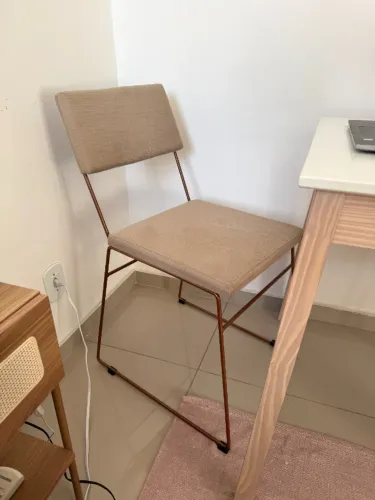 Cadeira Málaga Linho bege Base metal