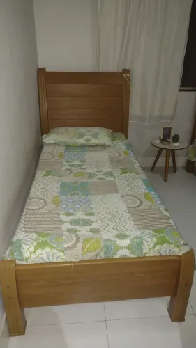 Vendo 2 camas solteiro MDF
