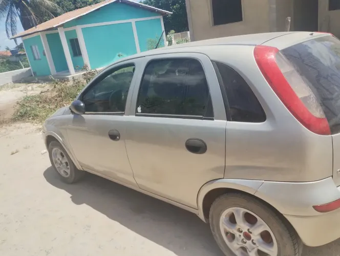 Corsa Hatch só tem ar condicionado