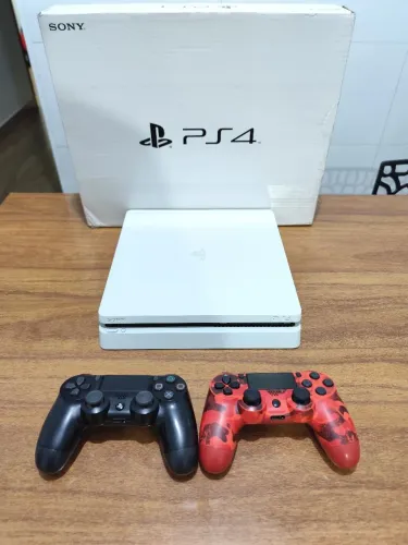 Playstation 4 super slim, branco, 500 gigas 2 controles, perfeito estado
