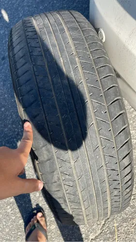 Pneu 215/60R17 96H - Meia vida