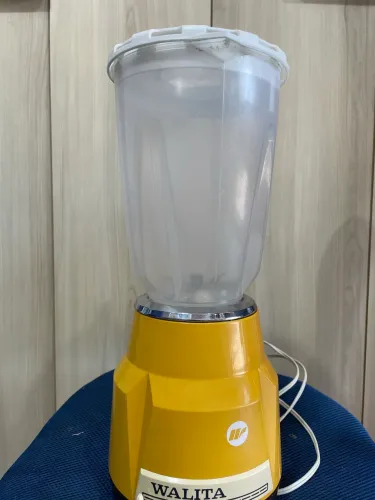 Liquidificador  Walita  antigo em funcionamento