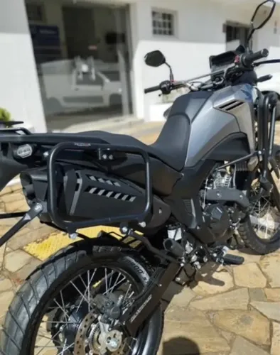 Suporte baú lateral Sahara 300/XRE 300 Coyote - estado de novo