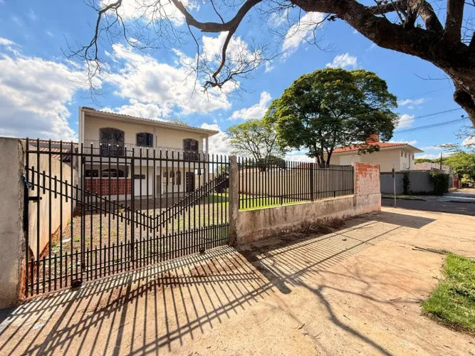 Sobrado à venda em Maringá, Jardim Alvorada, com 3 quartos, com 138.7 m²