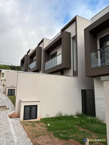 Sobrado à venda com 3 quartos, sendo 1 suíte - Granja Viana, Carapicuíba, SP