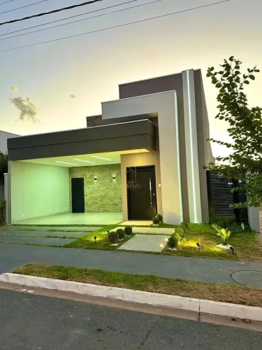 Casa à Venda no Condomínio Primor das Torres em Cuiabá | 3 Suítes e Piscina