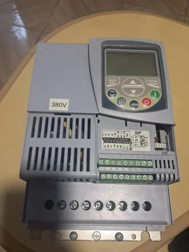 INVERSORA DE FREQUÊNCIA TRIFASICA 380
