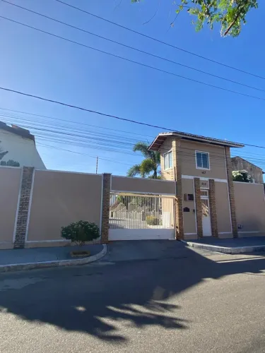 Casa Duplex em condominio c/ ótima localização próx. ao Estádio Castelão, 03 qts (01 suíte