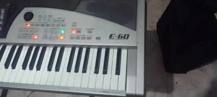 Teclado Roland E60 - Aceito teclado de menor valor
