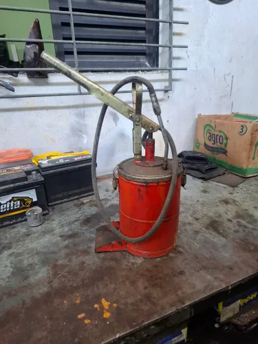Engraxadeira manual de suspensão e cardas automotivo e máquinas que usa engraxadeiras