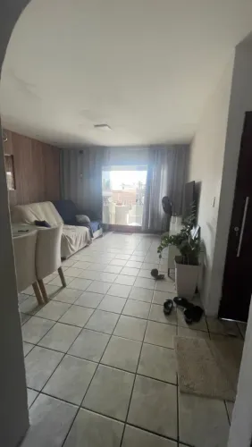 ? **VENDE-SE CASA NO 1º ANDAR + COMÉRCIO NO TÉRREO** NO RANGEL