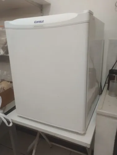 Frigobar Consul 76L 220v - Seminovo