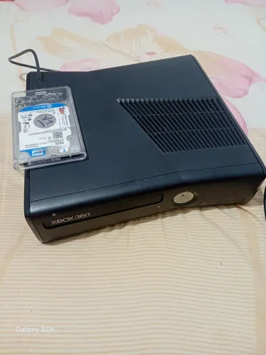 Xbox 360 slim desbloqueio aurora +controle original e jogos
