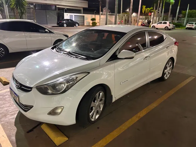 Hyundai Elantra GLS 1.8 16V Aut. 2013