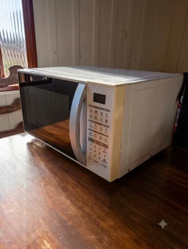Micro-ondas LG EasyClean 30 Litros Espelhado 220V - Ótimo Estado!
