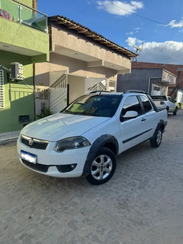 Fiat Strada Trekking 1.6 16V Flex CD 2013