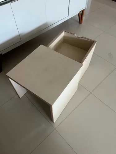 Vendo mesa e cadeira 