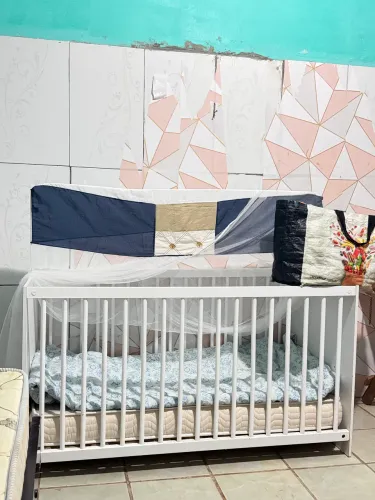 Berço de bebê branco + colchão + mosquiteiro - R$ 350