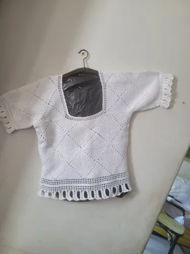 Blusa de crochê branca com manga tamanho M