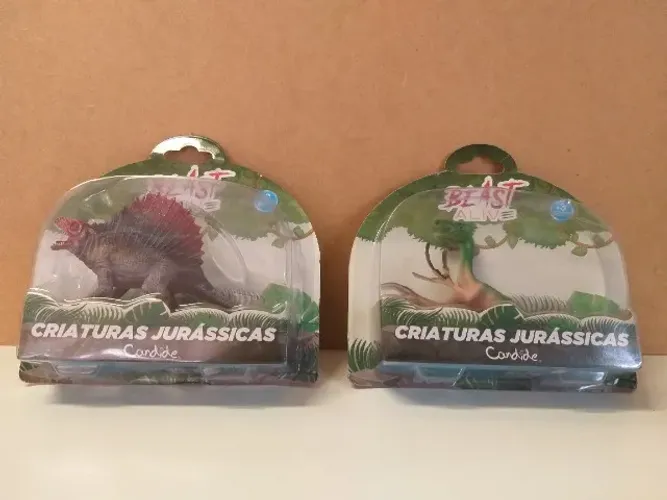 Dinossauros Beast Alive Criaturas Jurássicas (Lacrado) DUAS por R$ 40
