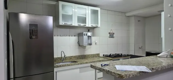 Apartamento para aluguel disponível, possui três quartos