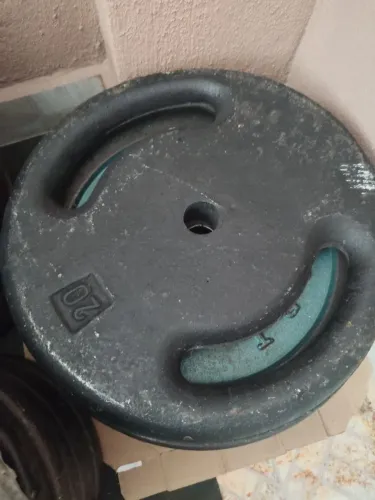 2 Anilhas de 20kg ferro vazadas por 300 reais