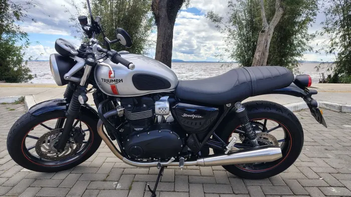 Thriump Street Twin 900