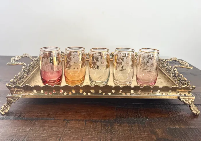 Lindos Copinhos de dose antigos com vidro lapidado