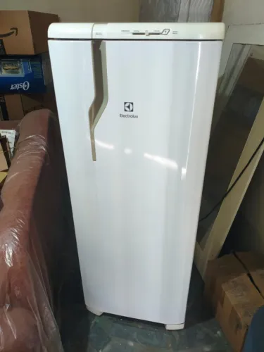Geladeira Electrolux RE31 240L 127V - Usada(Funcionando perfeitamente)