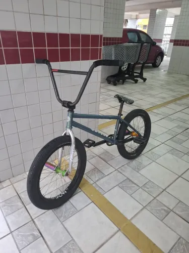 BMX MONTADA E COMPLETA