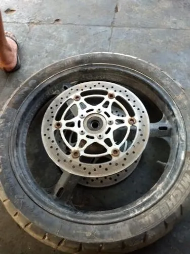 Roda dianteira da vestron dl 650 ou 1000