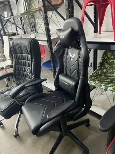 Cadeira Gamer EagleX Pro Giratória com Ajuste de Altura Reclinável Braços Ajustáveis