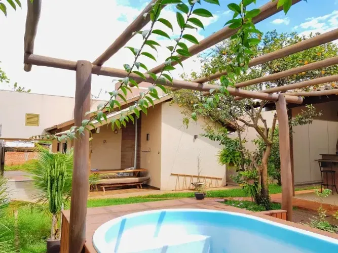 Baixou!! Imóvel impecável com energia solar no bairro Jardim Itália! R$ 405 Mil!