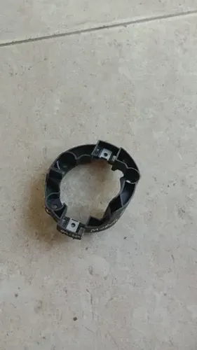 Suporte Farol de Milha Nissan March Lado Esquerdo