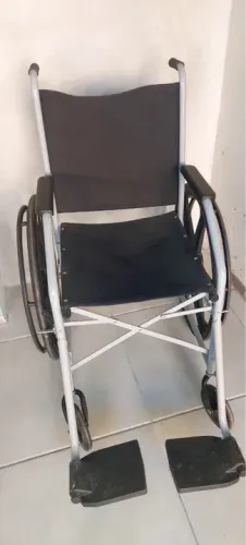 Cadeira de Rodas Dobrável Usada
