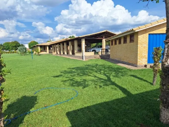 Casa no condomínio Edentur 5 lotes, 6 quartos na beira da lagoa, com casa de barco